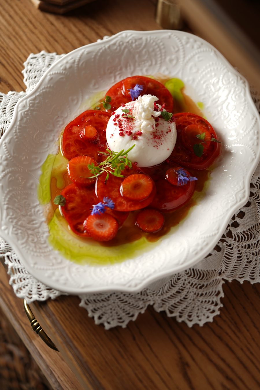 Салат с сыром буррата