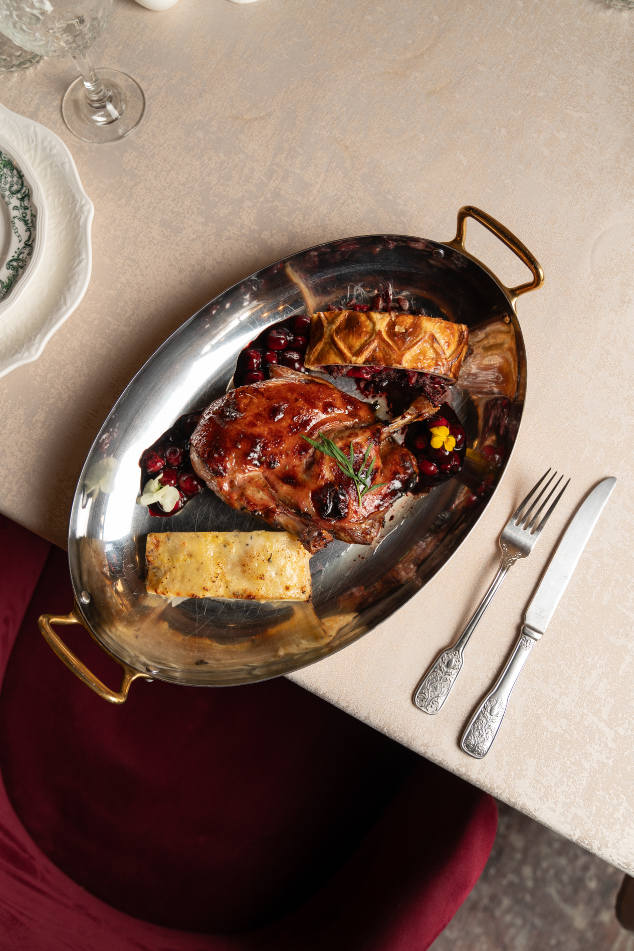 Половина запеченной утки